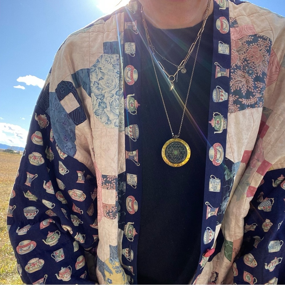 QUILT Patchwork 🫖 Tea Jacket - Picture 2 of 16
